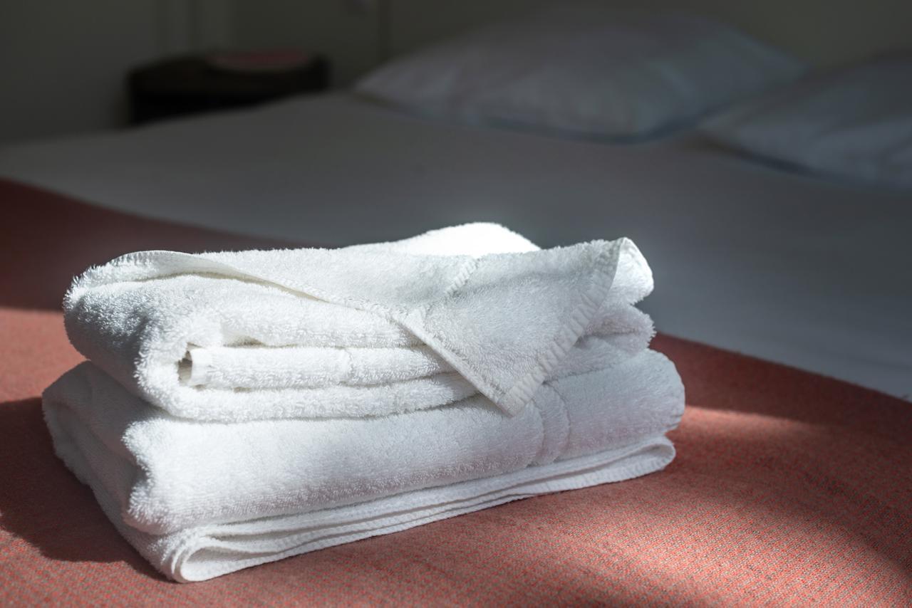 Logis Hotel & Restaurant De L'Aerodrome De La Baie De Somme Buigny-Saint-Maclou Eksteriør billede