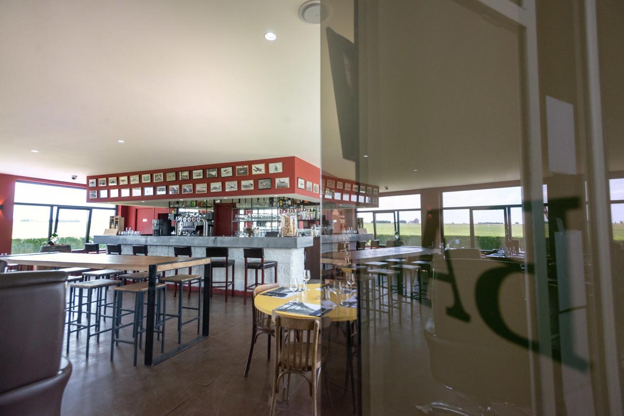 Logis Hotel & Restaurant De L'Aerodrome De La Baie De Somme Buigny-Saint-Maclou Eksteriør billede